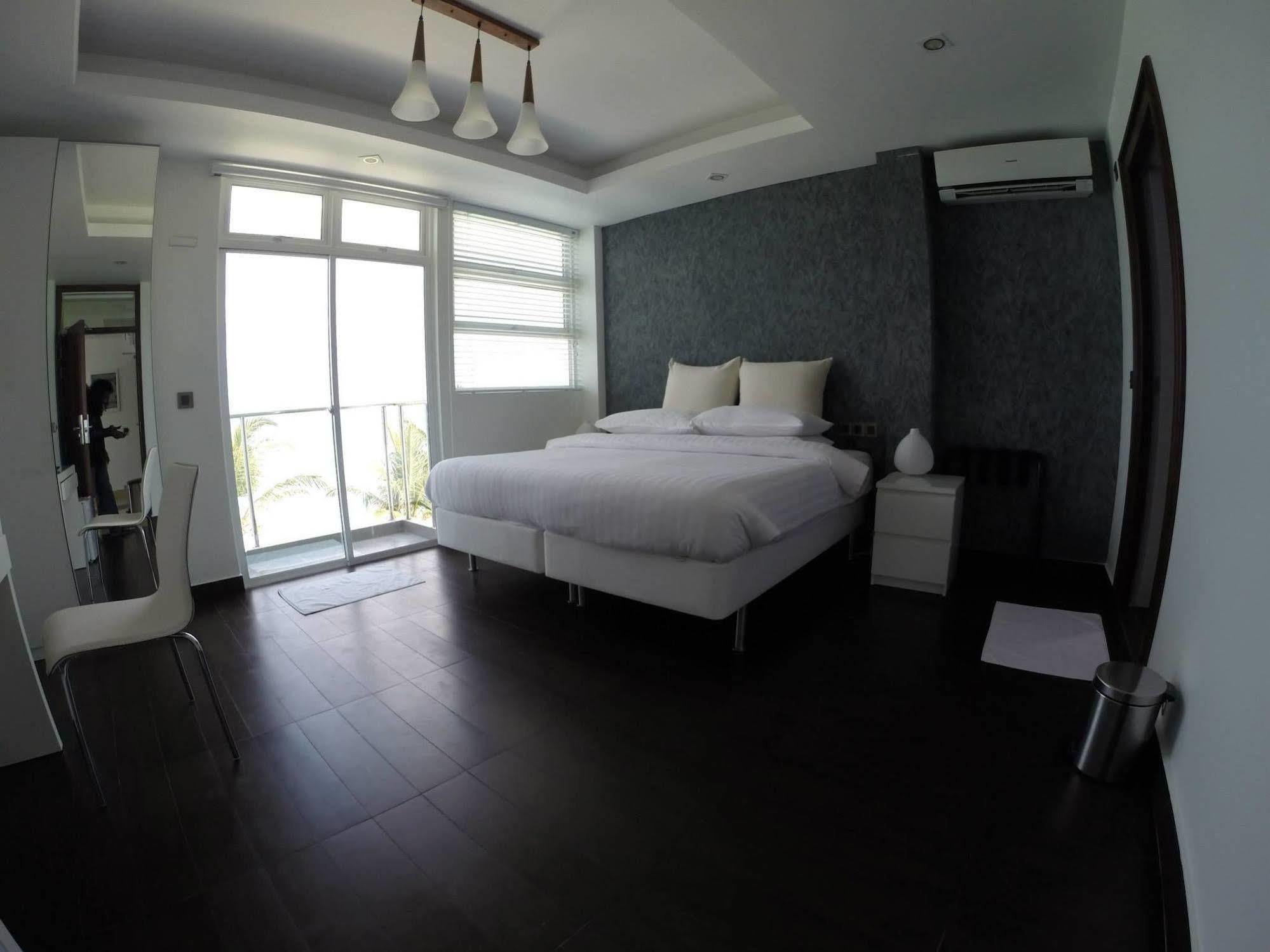 Airport Beach Hotel Hulhumale Exterior foto