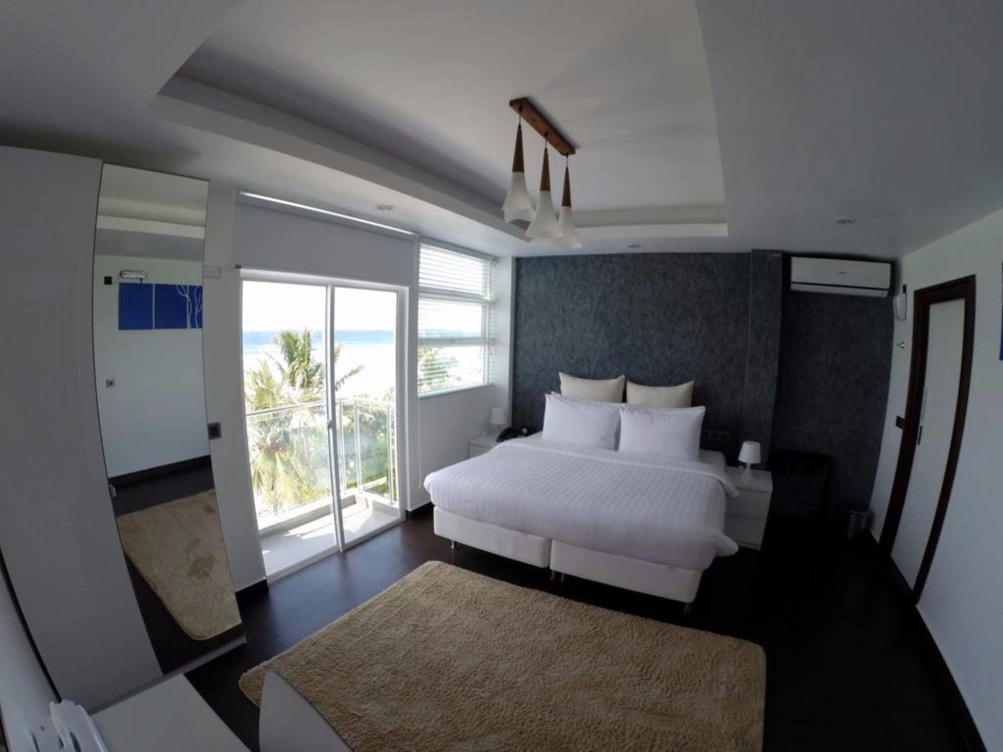 Airport Beach Hotel Hulhumale Exterior foto